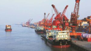 ترخیص‌کار گمرک کیست و چرا نقش او در موفقیت واردات حیاتی است؟